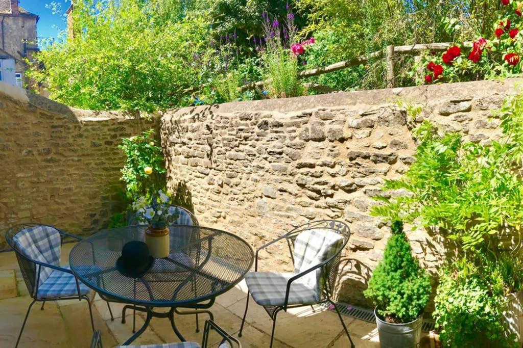Oxfordshire Living - The Bowler Hat Cottage - Woodstock Dış mekan fotoğraf