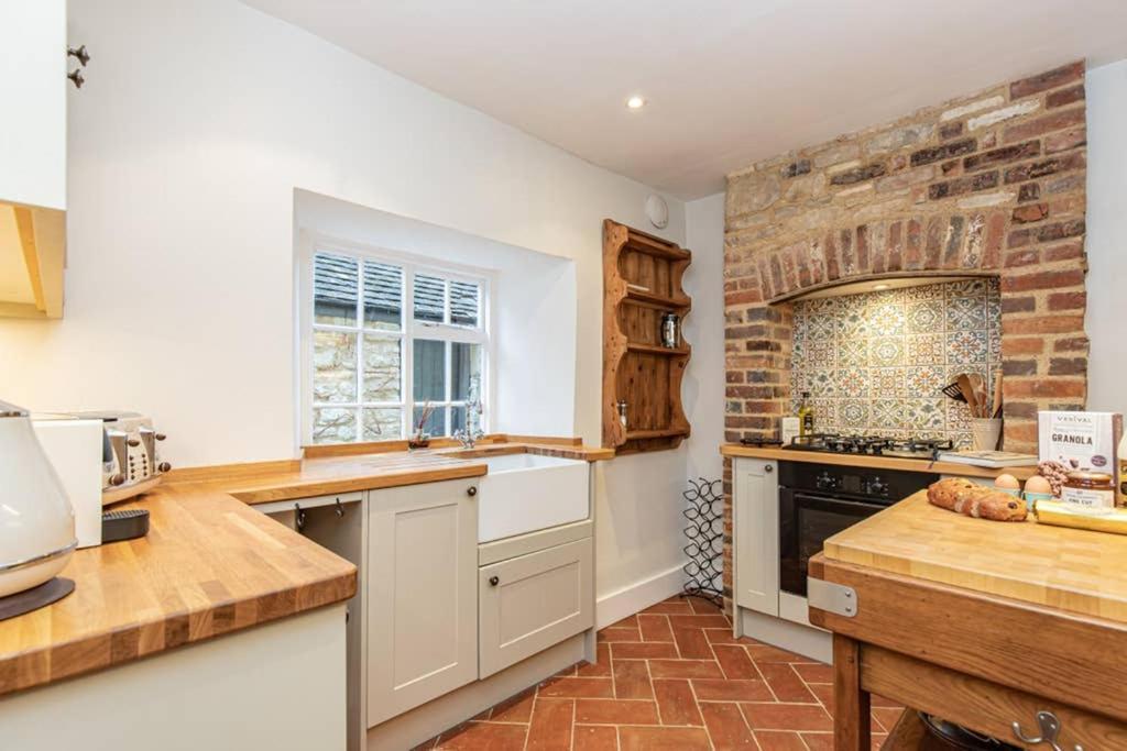 Oxfordshire Living - The Bowler Hat Cottage - Woodstock Dış mekan fotoğraf
