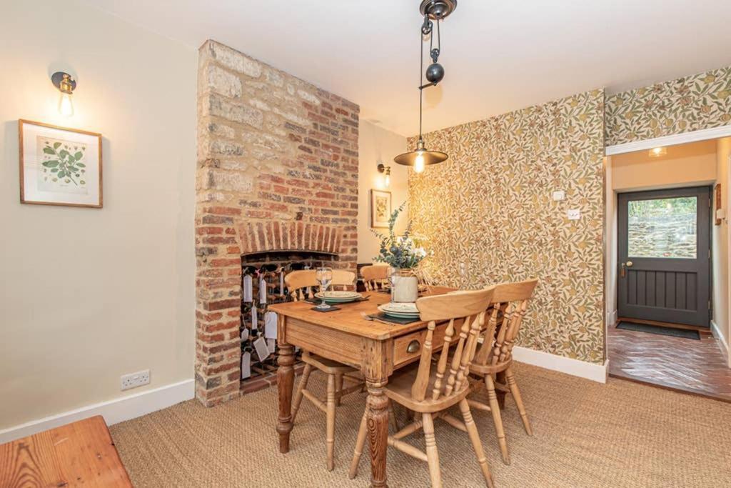 Oxfordshire Living - The Bowler Hat Cottage - Woodstock Dış mekan fotoğraf