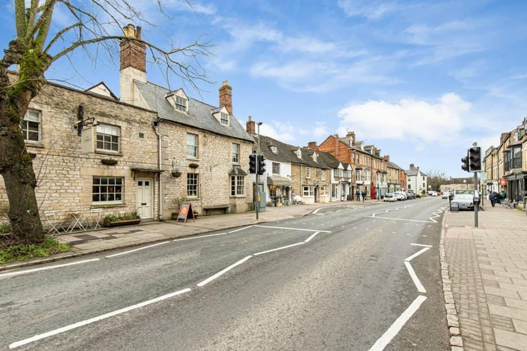 Oxfordshire Living - The Bowler Hat Cottage - Woodstock Dış mekan fotoğraf